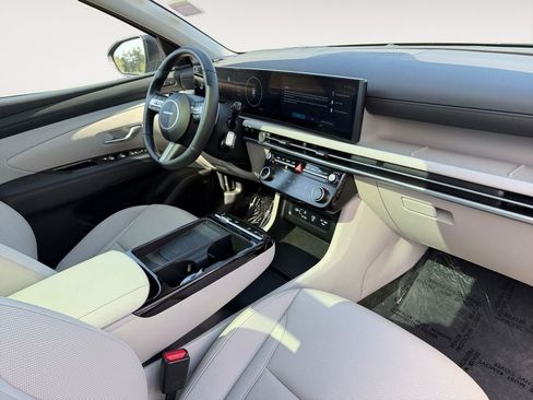 Used 2025 Hyundai Tucson Limited AWD/4WD image 26