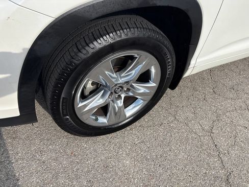 Used 2018 Toyota Highlander Limited FWD image 9