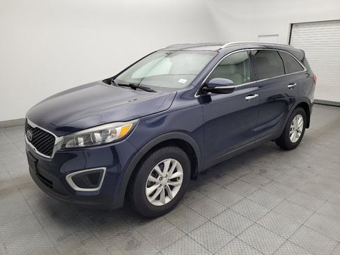 Used 2018 Kia Sorento FWD image 2