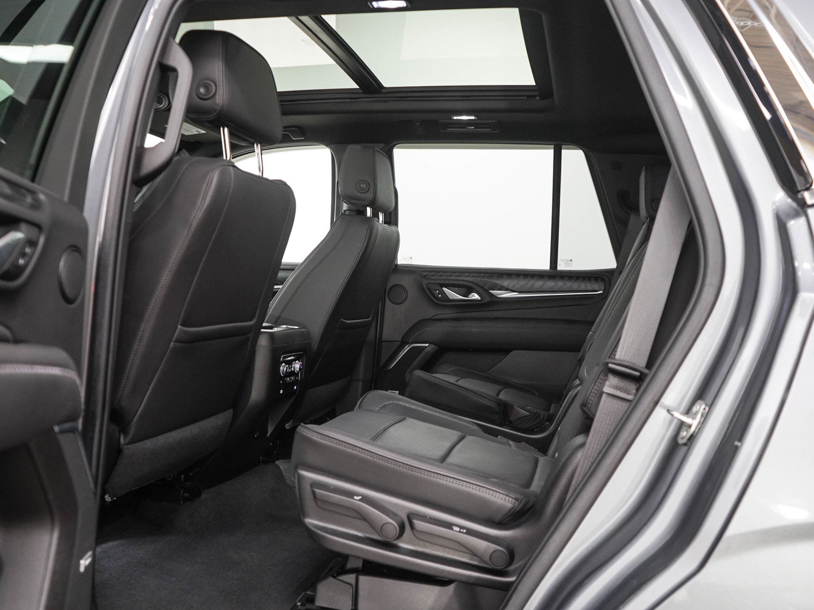 Used 2021 GMC Yukon Denali w/ Denali Premium Package AWD/4WD image 18