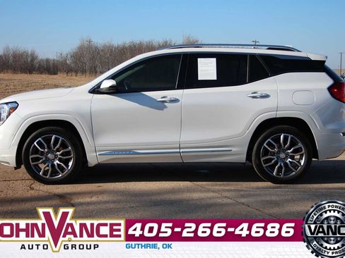 Used 2022 GMC Terrain Denali w/ Denali Premium Package image 5