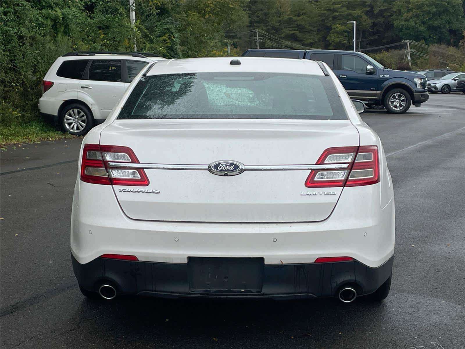 Used 2019 Ford Taurus Limited FWD image 4