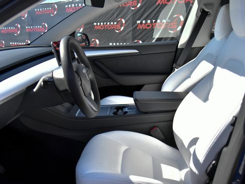 Used 2023 Tesla Model Y Long Range AWD/4WD image 17
