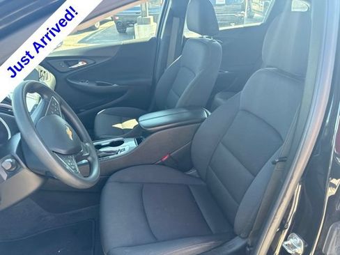 Used 2025 Chevrolet Malibu LT FWD image 9