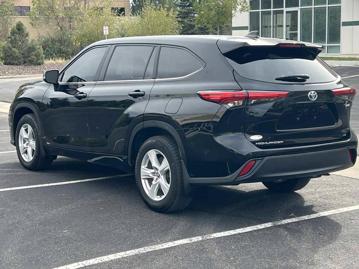 Used 2023 Toyota Highlander LE AWD/4WD image 5