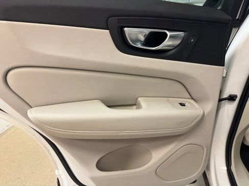 Used 2023 Volvo XC60 B5 Plus image 15