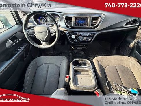 Used 2018 Chrysler Pacifica Touring Plus w/ S Appearance Package FWD image 11