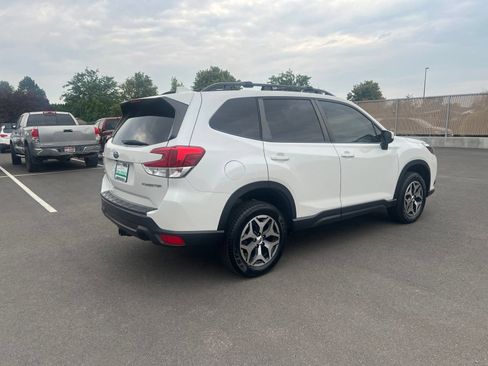 Used 2022 Subaru Forester Premium AWD/4WD image 3