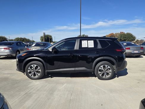 Used 2023 Nissan Rogue SV image 3