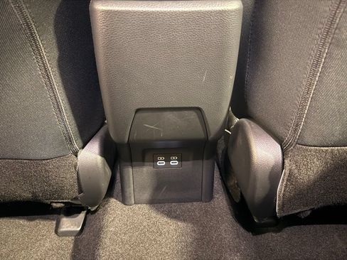 Used 2025 Toyota Prius LE FWD image 32