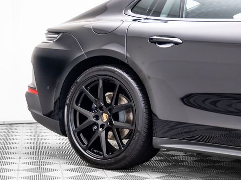 New 2025 Porsche Panamera 4 image 37