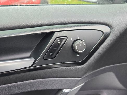 Used 2015 Volkswagen Golf SEL image 25