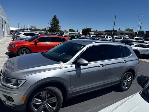 Used 2020 Volkswagen Tiguan SEL AWD/4WD image 4