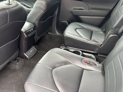 Used 2023 Toyota Highlander XLE image 15