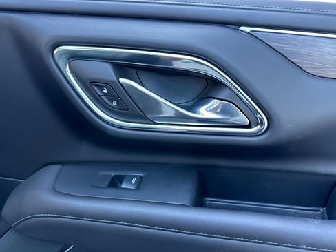 Used 2023 Chevrolet Suburban Z71 w/ Luxury Package image 21