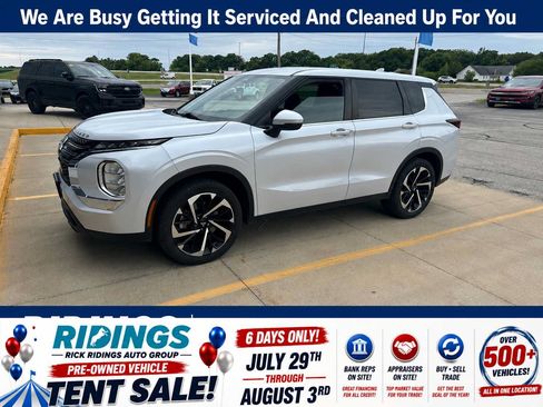 Used 2022 Mitsubishi Outlander ES FWD image 1