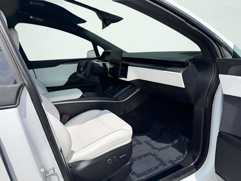 Used 2023 Tesla Model X Plaid image 35