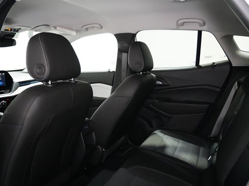 Used 2025 Chevrolet Trax LT w/ LT Convenience Package FWD image 17