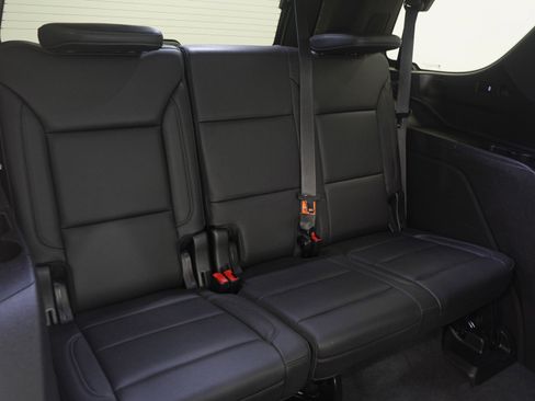 Used 2021 Chevrolet Tahoe LT w/ LT Signature Package image 19