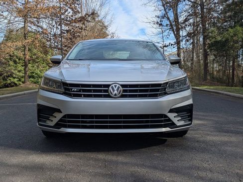 Used 2017 Volkswagen Passat 1.8T R-Line w/ R-Line Lighting Package image 4