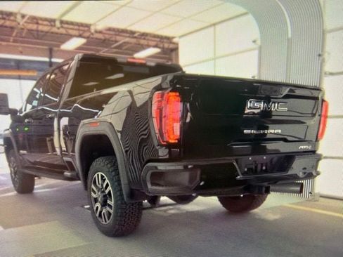 Used 2023 GMC Sierra 2500 AT4 w/ AT4 Preferred Package AWD/4WD image 4
