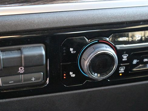 Used 2025 Chevrolet Silverado 2500 LT w/ Convenience Package image 31