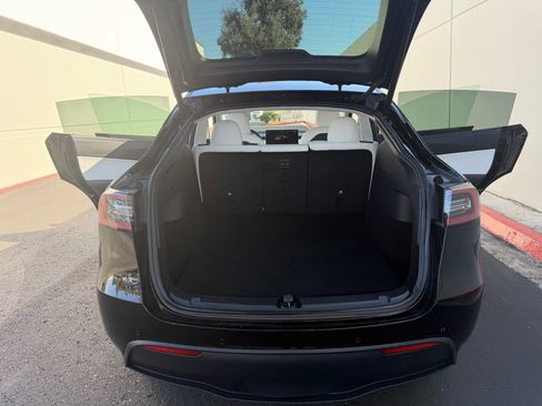 Used 2022 Tesla Model Y Long Range AWD/4WD image 16