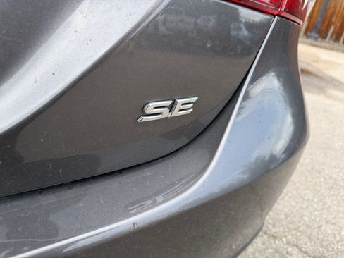 Used 2018 Toyota Camry SE w/ Moonroof Package FWD image 24