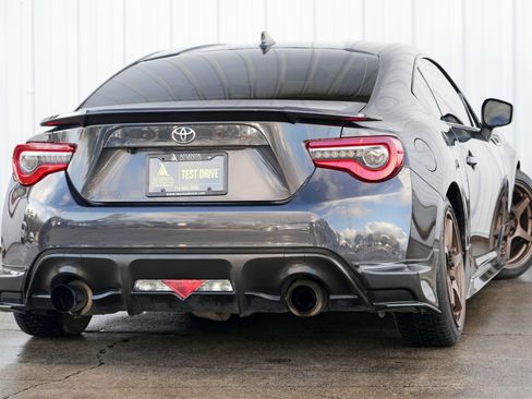 Used 2017 Toyota 86 image 4