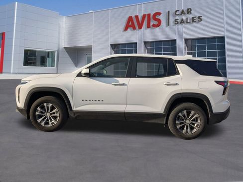 Used 2025 Chevrolet Equinox LT image 2