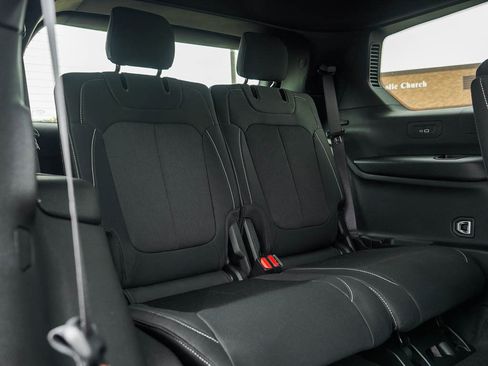 New 2025 Jeep Grand Cherokee L Laredo image 13