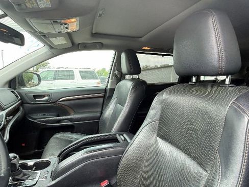 Used 2016 Toyota Highlander Limited image 15