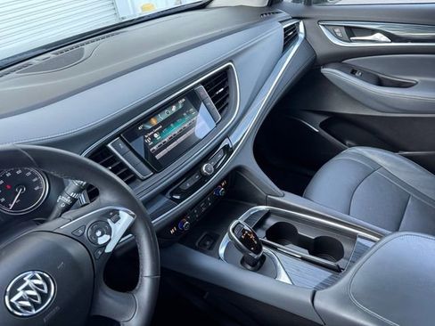 Used 2019 Buick Enclave Essence image 12