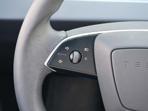 Used 2025 Tesla Model 3 image 25