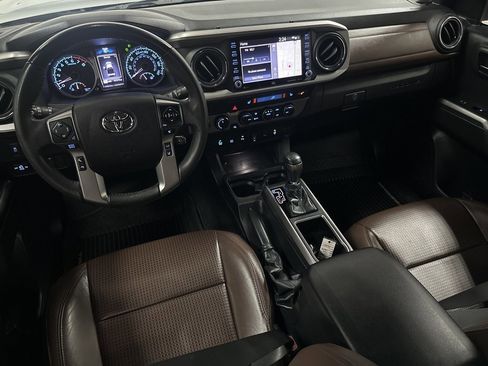 Used 2022 Toyota Tacoma Limited image 13