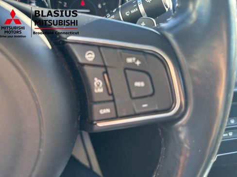 Used 2017 Jaguar XE Premium RWD image 21