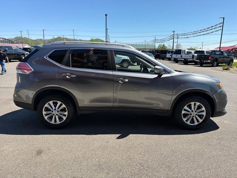 Used 2016 Nissan Rogue SV AWD/4WD image 18