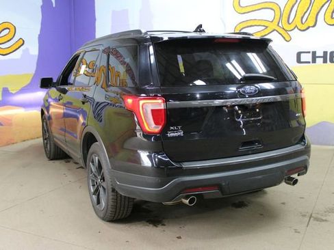 Used 2018 Ford Explorer XLT w/ XLT Appearance Package AWD/4WD image 6