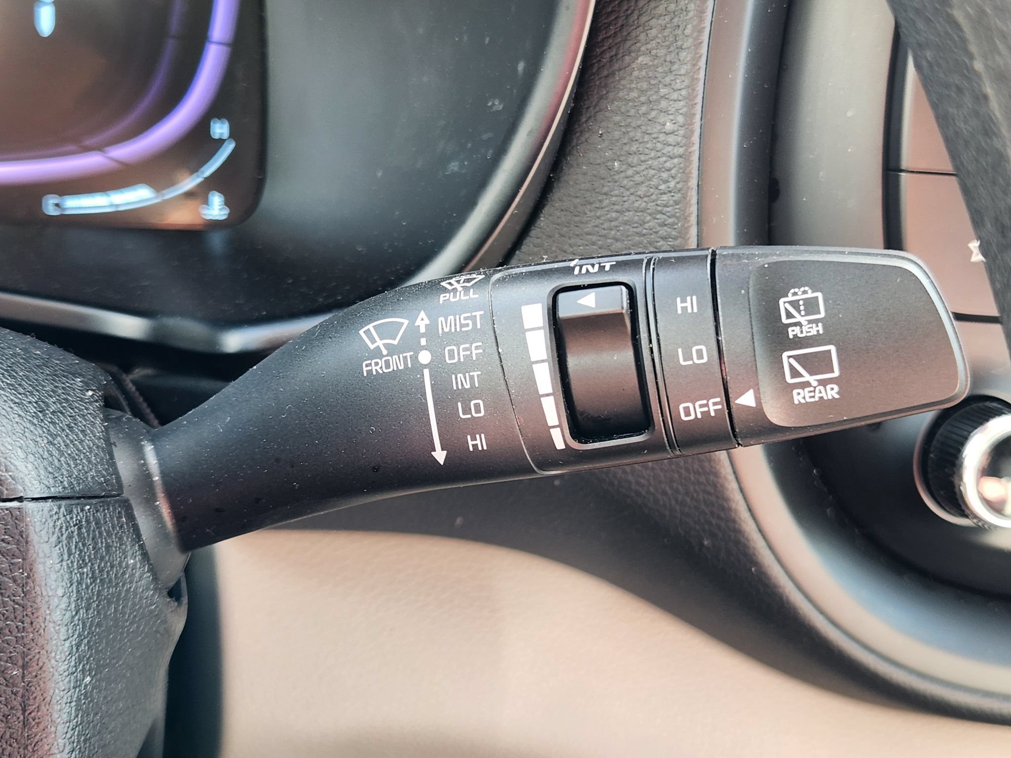 Used 2025 Kia Soul LX w/ LX Technology Package FWD image 35