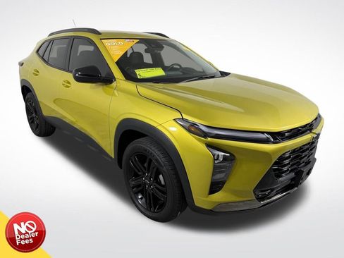 Used 2024 Chevrolet Trax ACTIV w/ Driver Confidence Package image 1