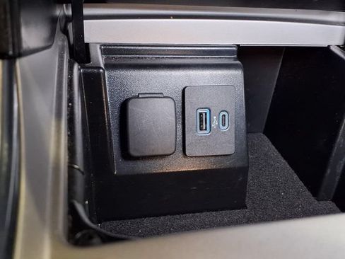 Certified 2023 Ford Explorer Limited RWD image 9
