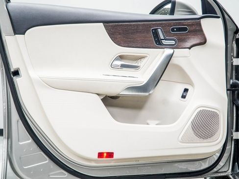 Used 2020 Mercedes-Benz A 220 4MATIC image 31