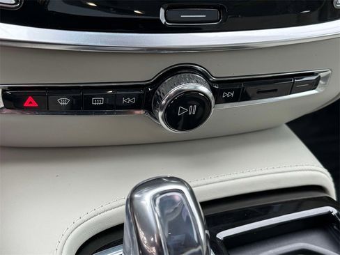 Used 2019 Volvo S60 T8 Inscription image 27