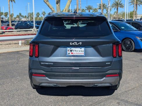 Used 2024 Kia Sorento S image 5