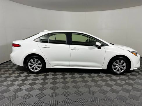 Certified 2025 Toyota Corolla LE image 4