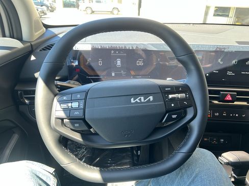 New 2026 Kia Sportage EX image 24