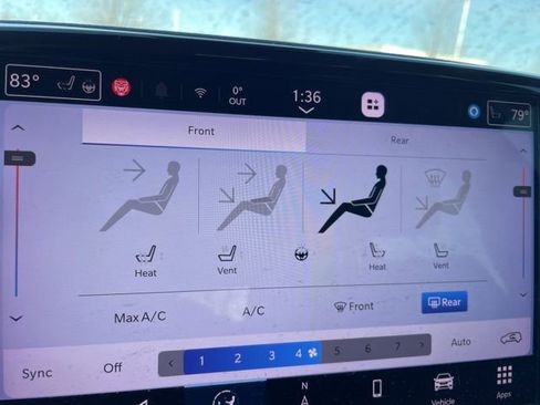 Used 2023 Chrysler Pacifica Limited w/ Uconnect Theater Family Group image 7