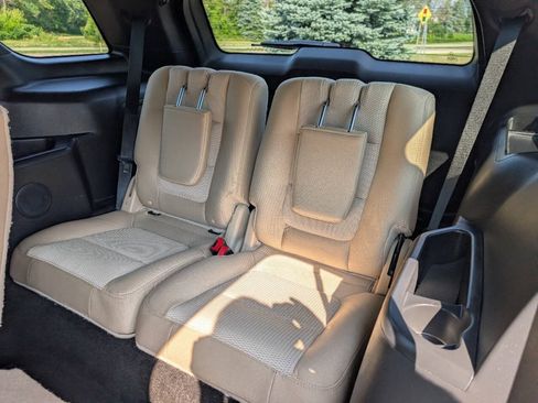 Used 2016 Ford Explorer XLT w/ Equipment Group 201A AWD/4WD image 14
