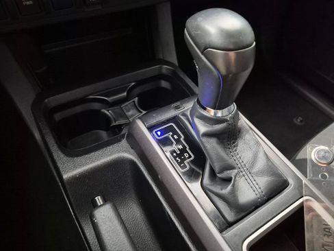 Used 2022 Toyota Tacoma TRD Sport w/ Technology Package RWD image 17