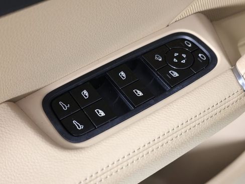Used 2021 Porsche Cayenne AWD/4WD image 22